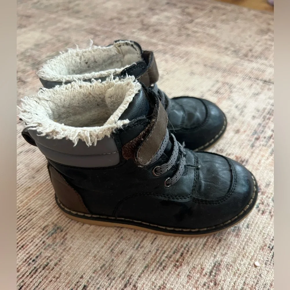 Old Navy Kids Boots in Black and Brown